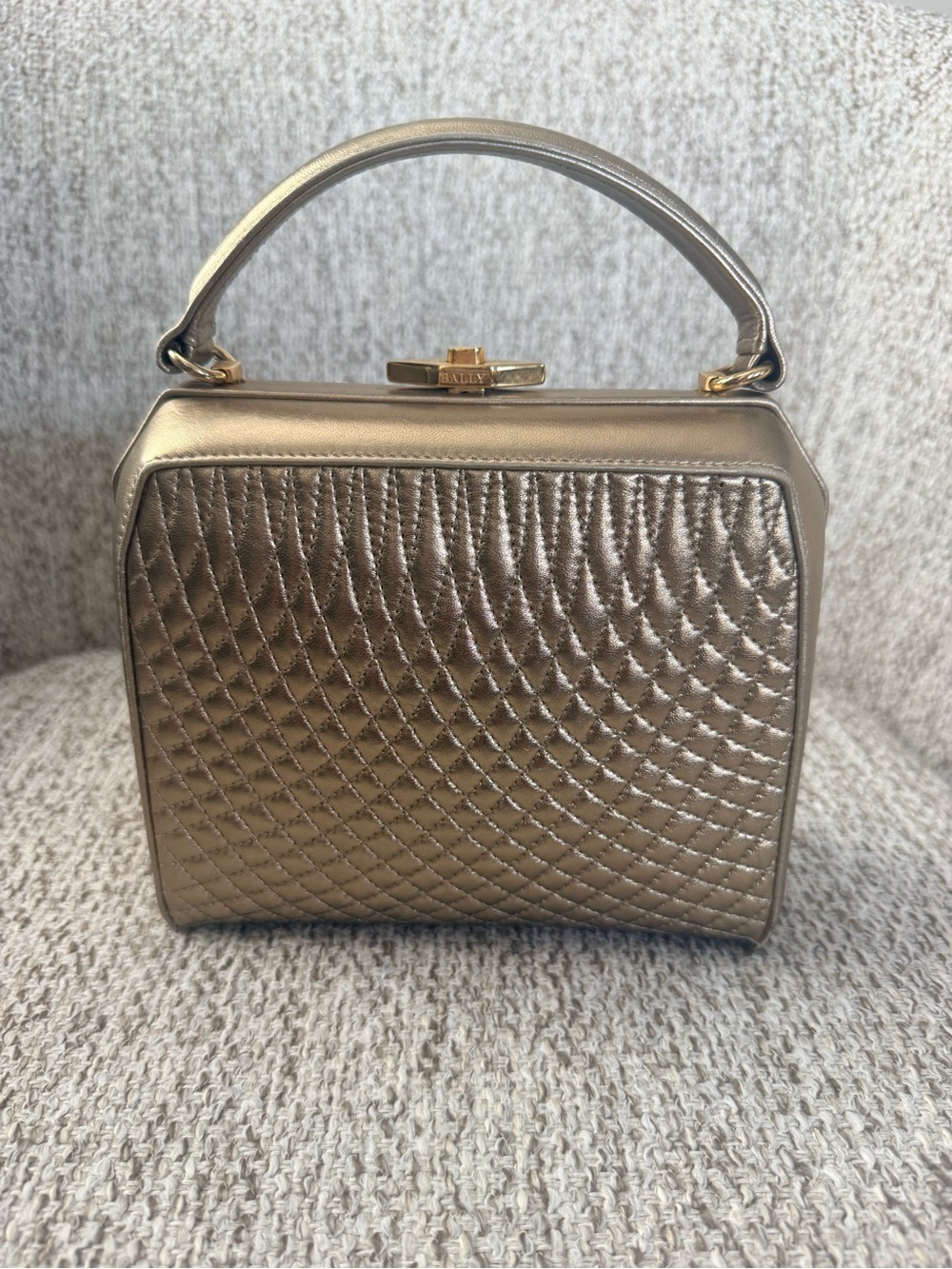 Vintage Bally Metallic Gold Quilted Leather Frame Bag 1980s-1990s - Picture 2 of 16